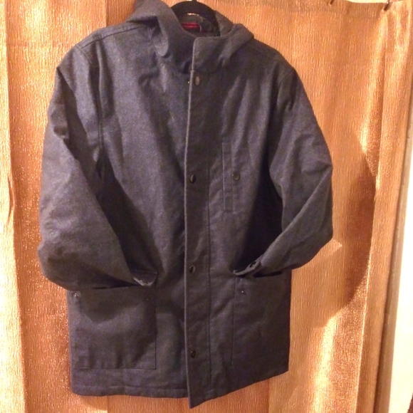 Kenneth Cole - Picture 1 of 7